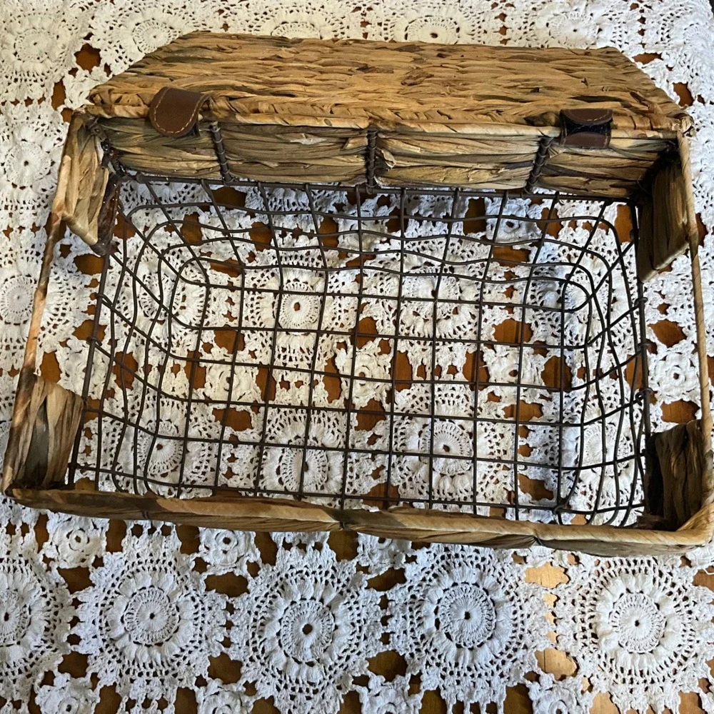 Vintage Woven Gathering Basket Wire‎ Frame Leather Hinged Lid Farmhouse Cottage